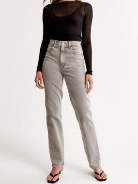NWT Abercrombie & Fitch Ultra High Rise '90s Straight Jeans - Size 31/US 12